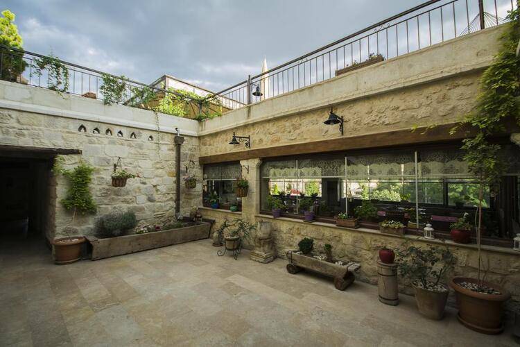 Fresco Cave Suites And Mansions