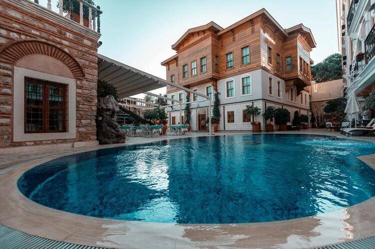Seven Hills Palace & Spa