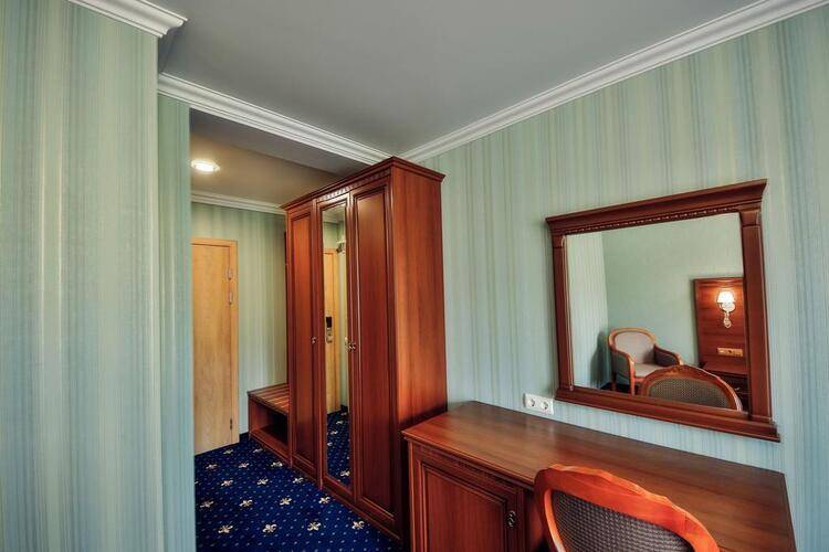 Отель Лермонт (Lermont Hotel)