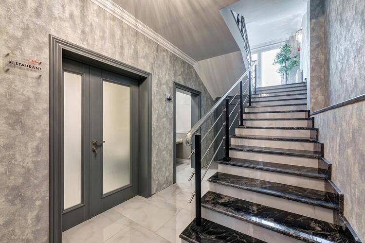 Мари Отель (Mari Hotel)