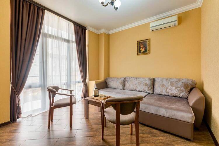 Мари Отель (Mari Hotel)