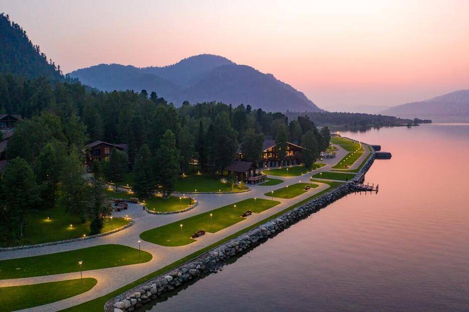 Алтай Вилладж Телецкое (Altay Village Teletskoe) 5* (Артыбаш, Россия), забронировать тур в отель – цены 2024, отзывы, фото номеров, рейтинг отеля.