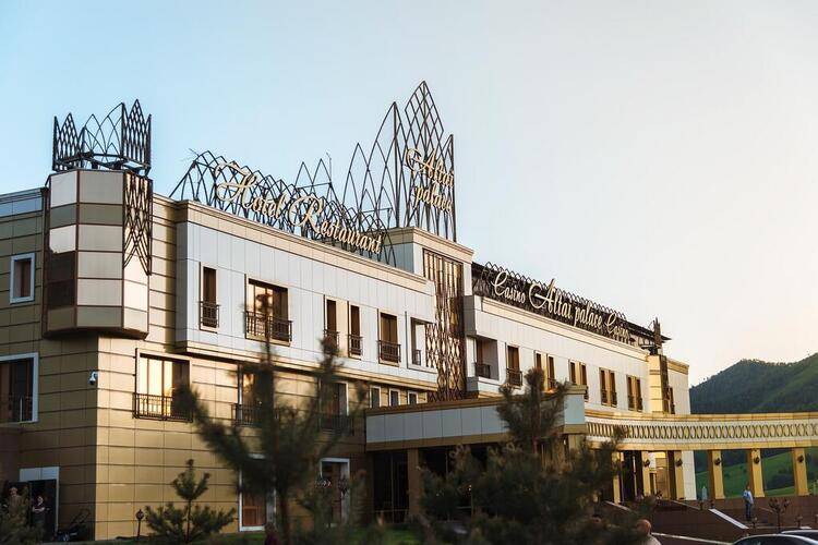 Алтай Пэлас (Altai Palace)