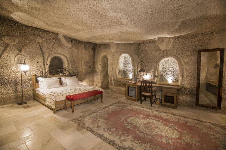 Hera Cave Suites