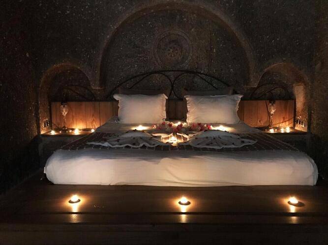 Hera Cave Suites