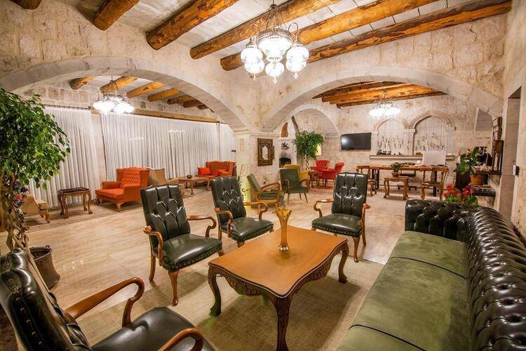 Hera Cave Suites