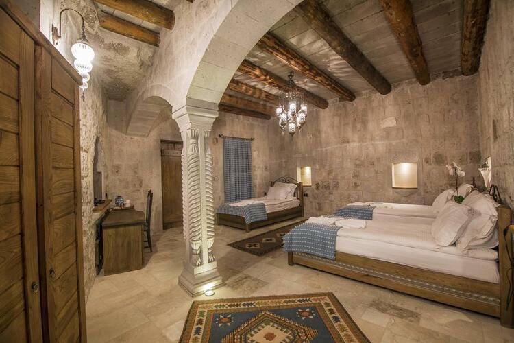 Hera Cave Suites