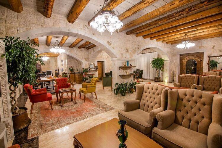 Hera Cave Suites