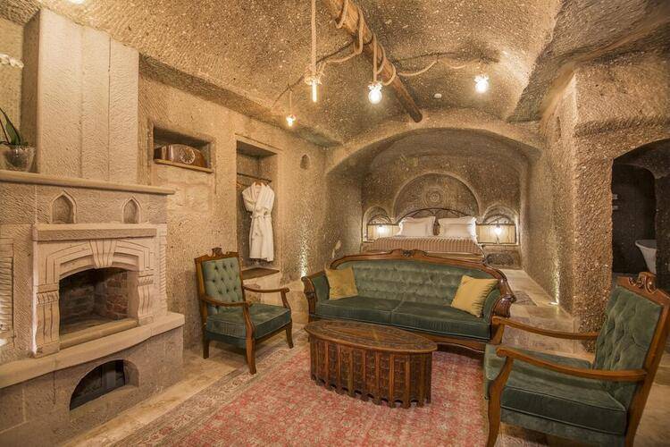 Hera Cave Suites