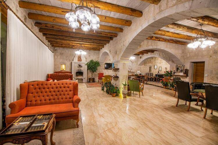 Hera Cave Suites