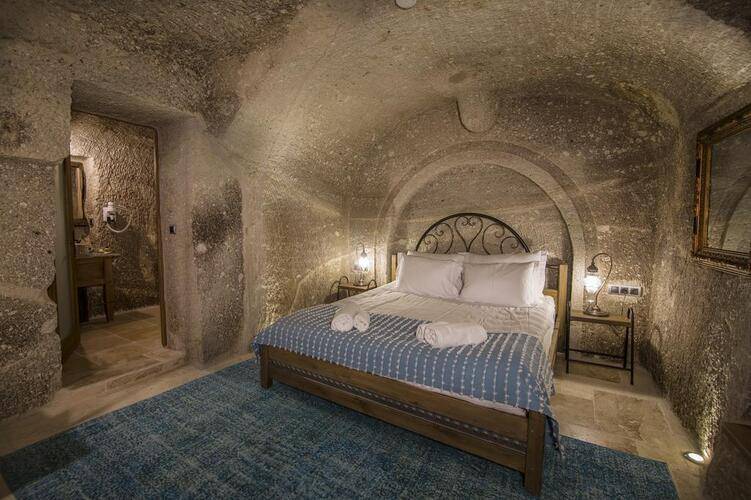 Hera Cave Suites
