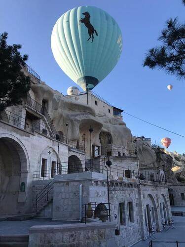 Hera Cave Suites
