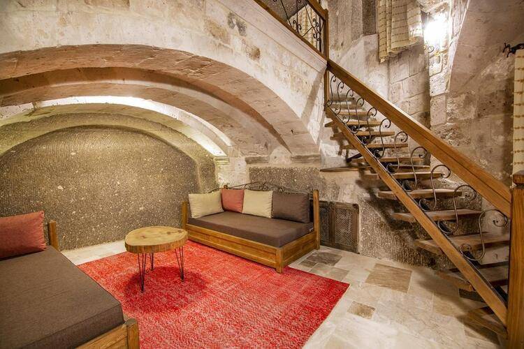 Hera Cave Suites