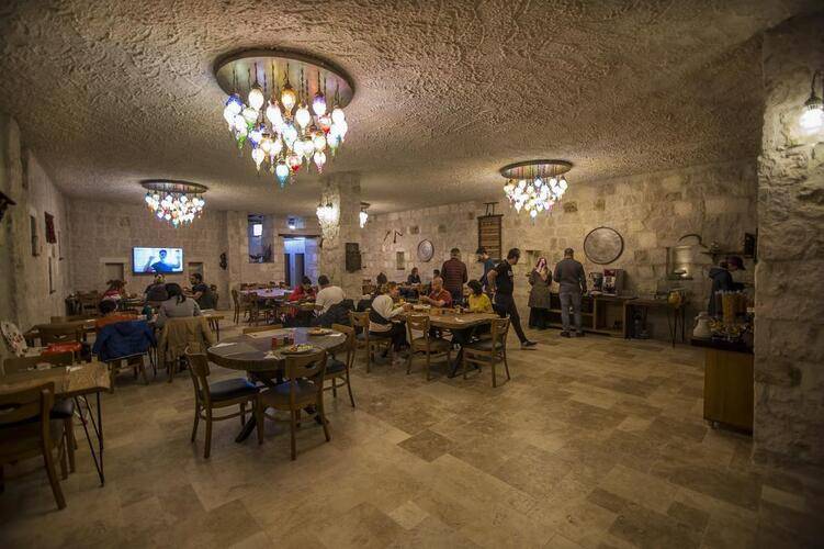 Hera Cave Suites