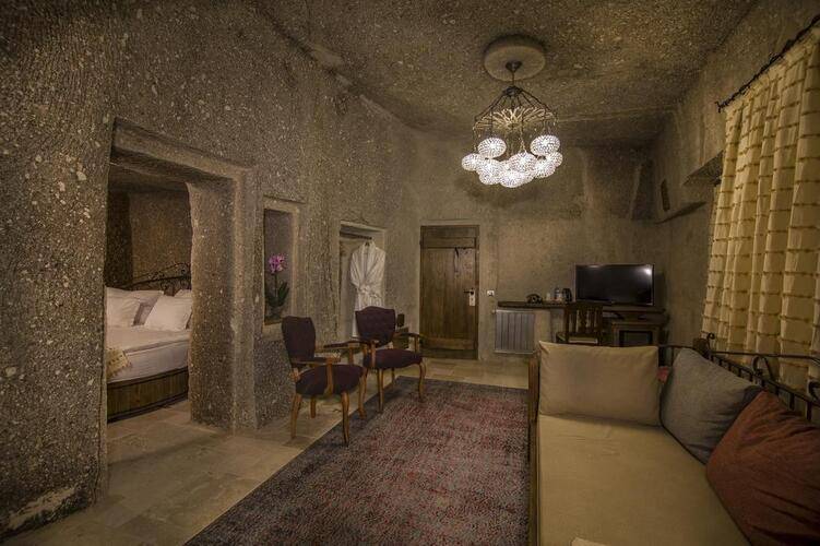 Hera Cave Suites