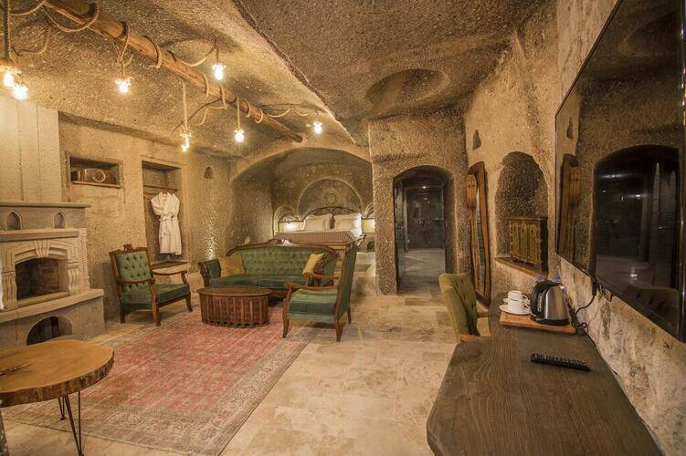 Hera Cave Suites