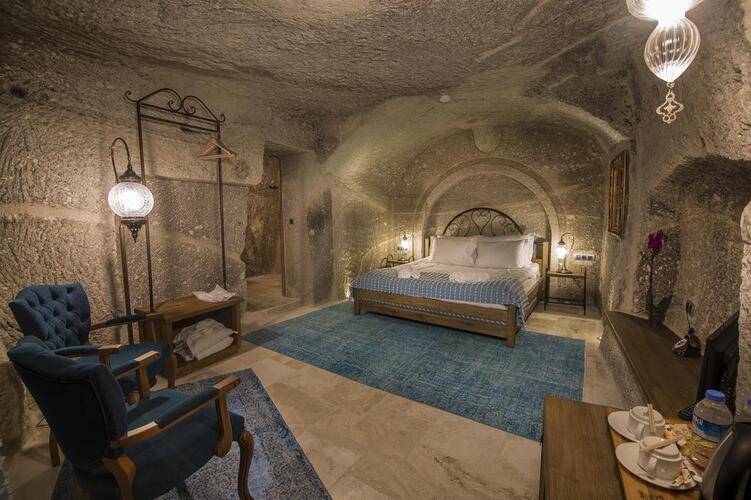 Hera Cave Suites