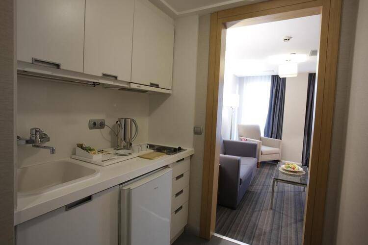 Housez Suites And Apartments