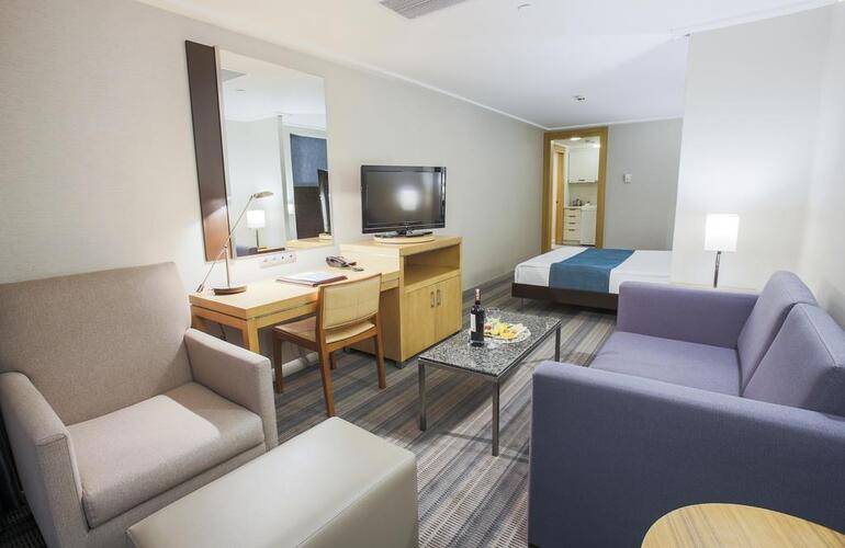 Housez Suites And Apartments