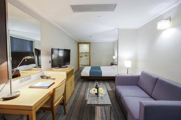 Housez Suites And Apartments