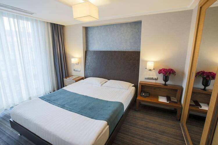 Housez Suites And Apartments