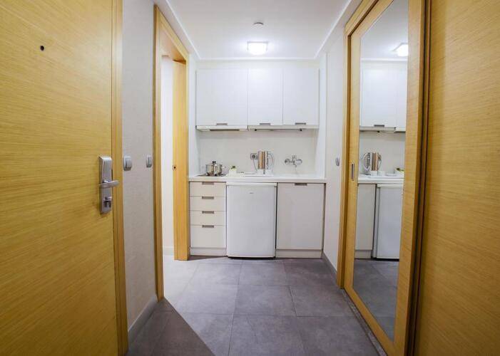 Housez Suites And Apartments