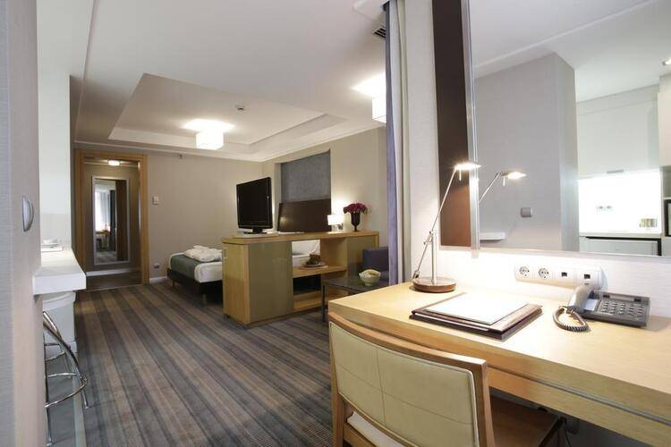 Housez Suites And Apartments