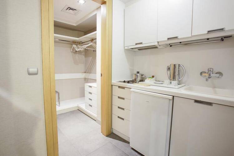 Housez Suites And Apartments
