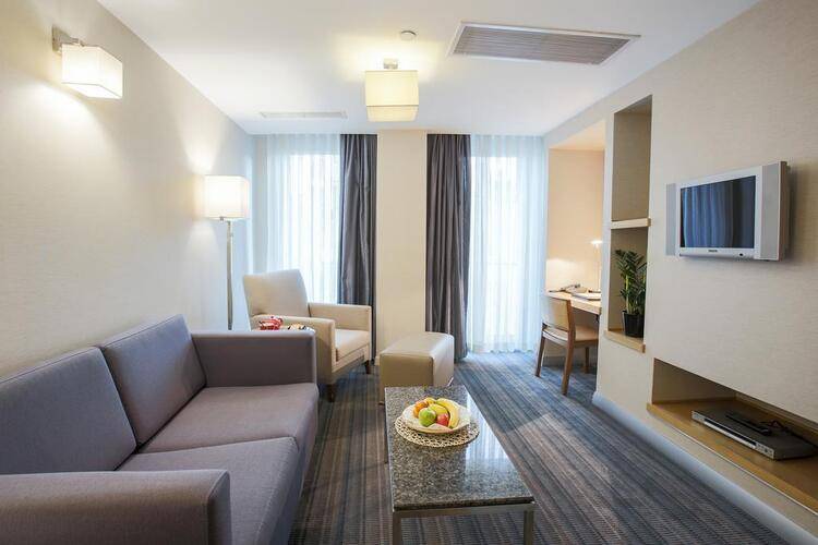 Housez Suites And Apartments
