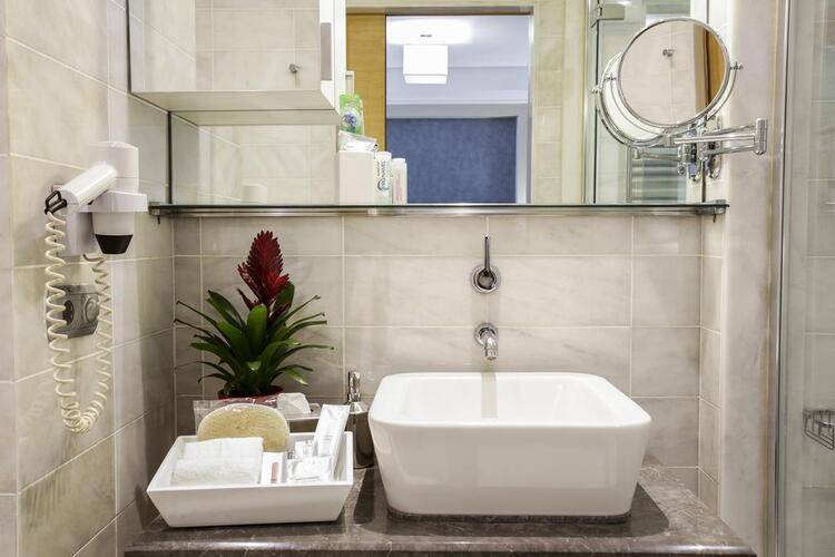 Housez Suites And Apartments
