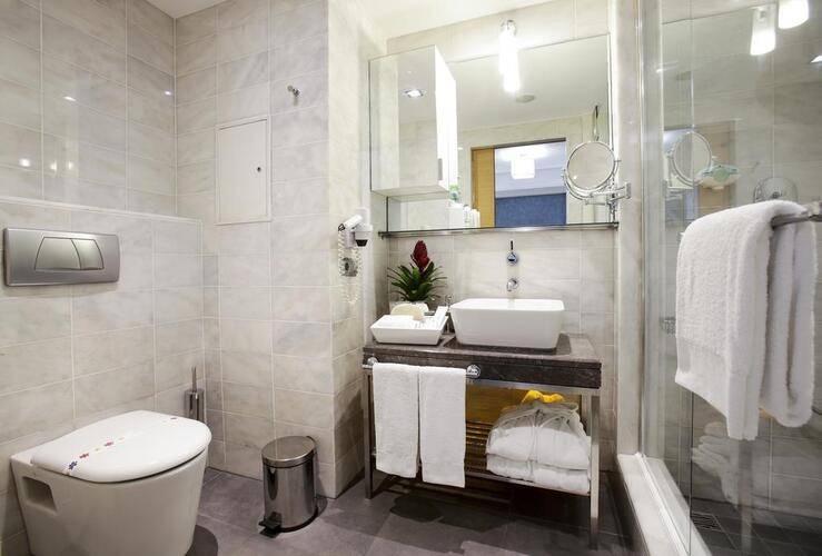 Housez Suites And Apartments