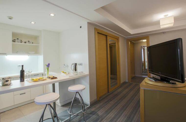 Housez Suites And Apartments