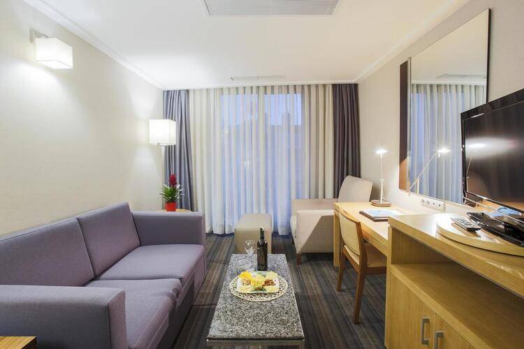 Housez Suites And Apartments