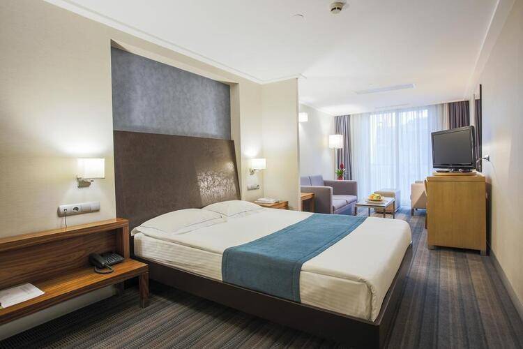 Housez Suites And Apartments
