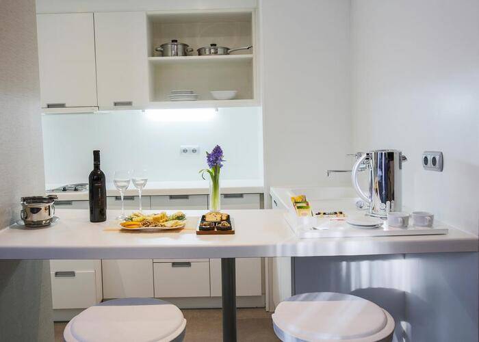 Housez Suites And Apartments