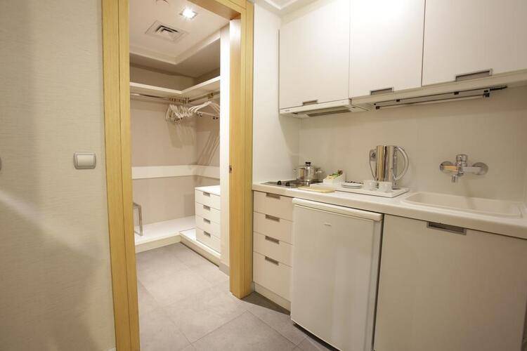 Housez Suites And Apartments
