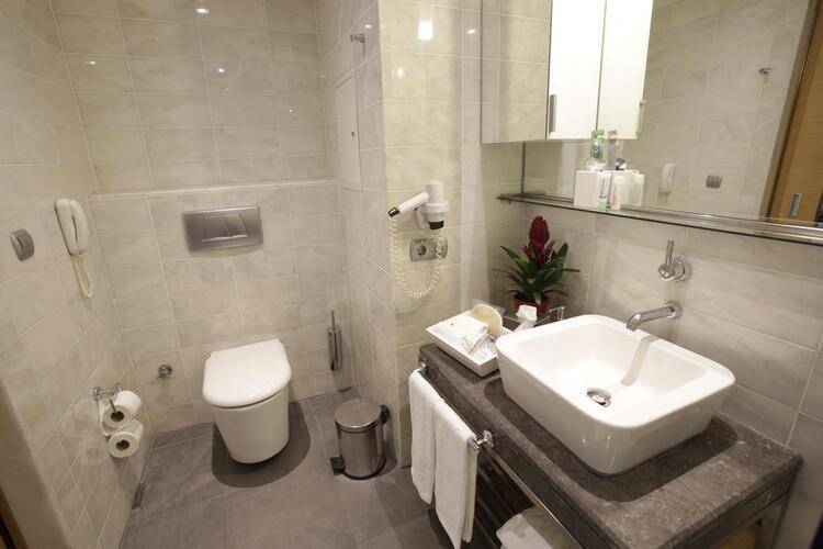 Housez Suites And Apartments