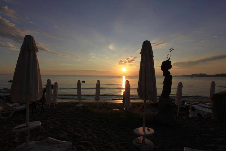 Leda Beach Hotel