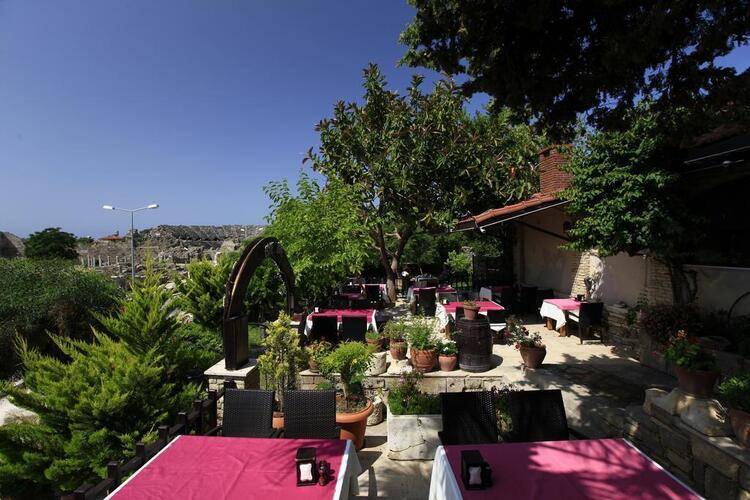 Leda Beach Hotel