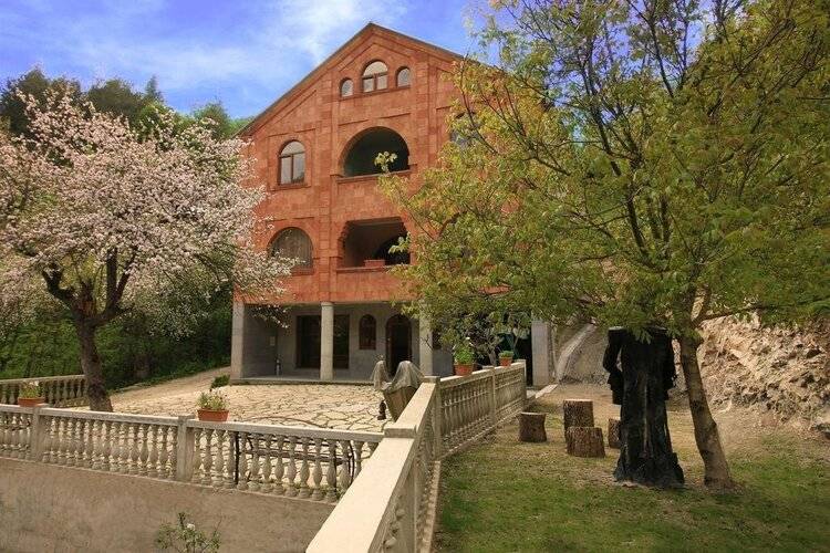 Arch House