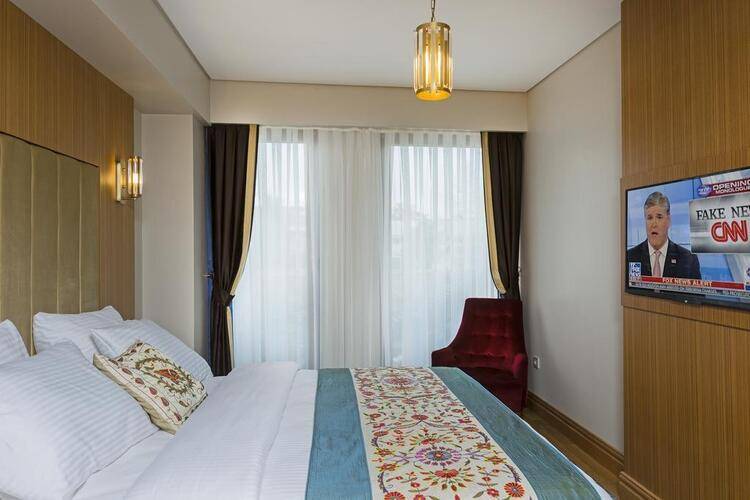 Obelisk Hotel & Suites