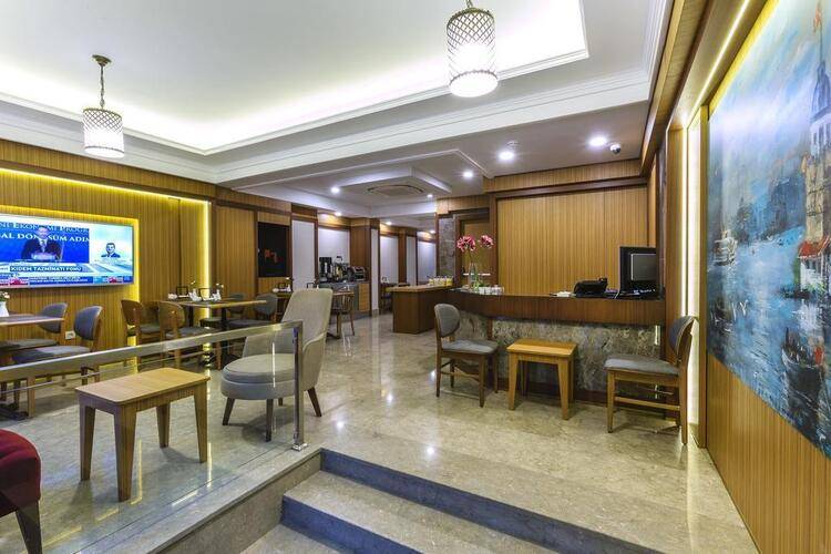 Obelisk Hotel & Suites