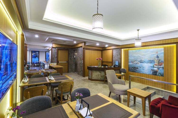 Obelisk Hotel & Suites