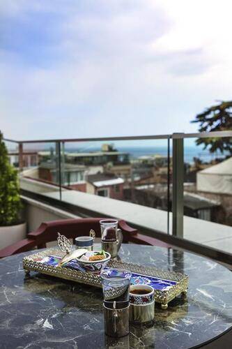 Obelisk Hotel & Suites