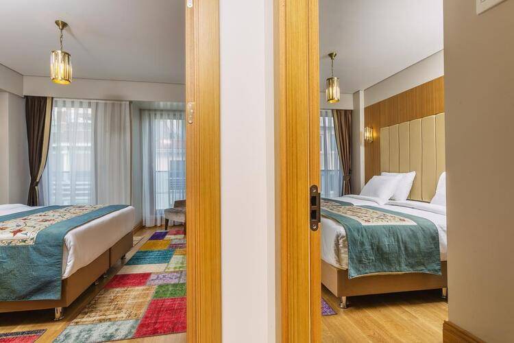 Obelisk Hotel & Suites