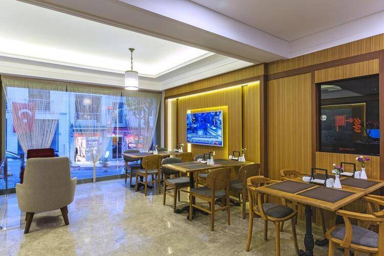Obelisk Hotel & Suites