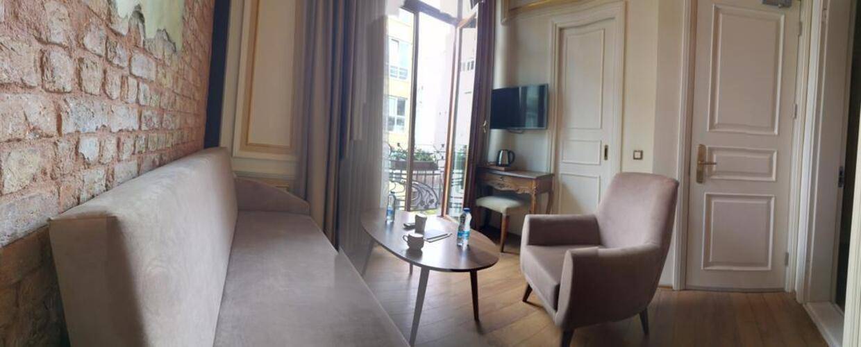 Pera Parma Hotel