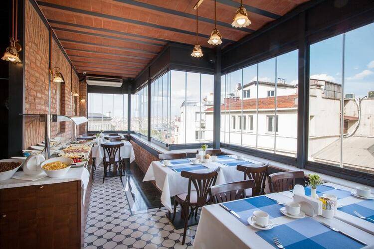 Pera Parma Hotel