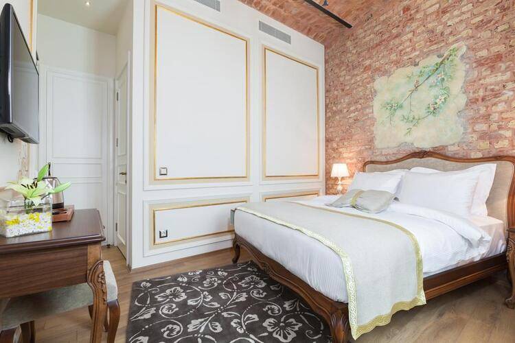 Pera Parma Hotel