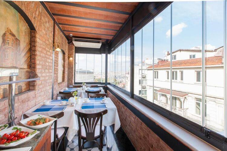 Pera Parma Hotel
